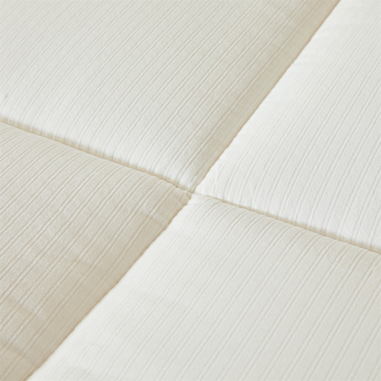 91家纺网 家纺一手货源 找家纺 （总）梵蒂莎 2025新款纯色烫画棉花床垫成人款场景一