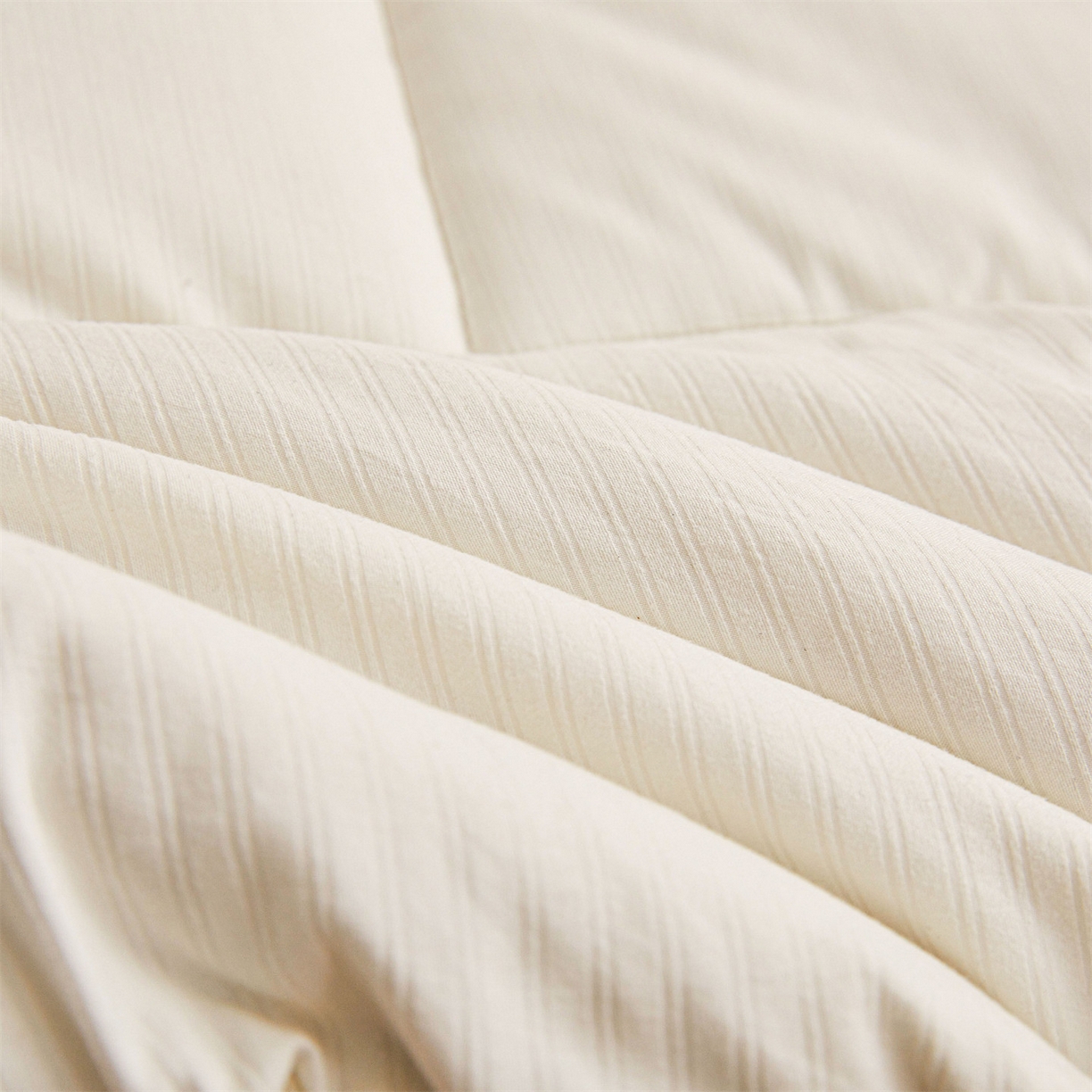 91家纺网 家纺一手货源 找家纺 （总）梵蒂莎 2025新款纯色烫画棉花床垫成人款场景二