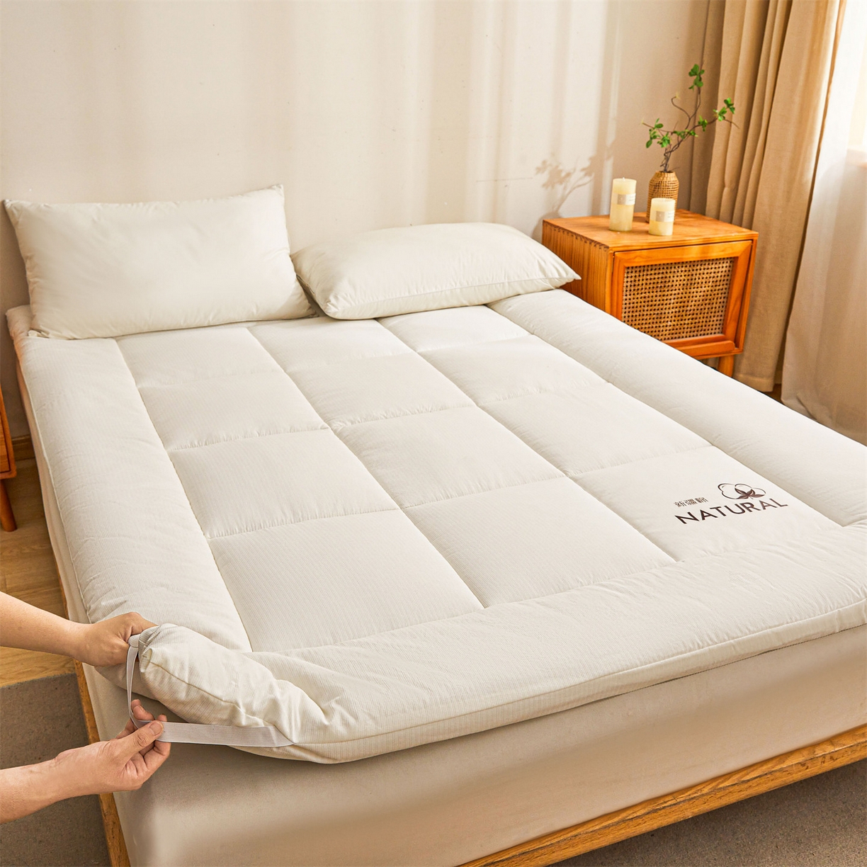 91家纺网 家纺一手货源 找家纺 （总）梵蒂莎 2025新款纯色烫画棉花床垫成人款场景二