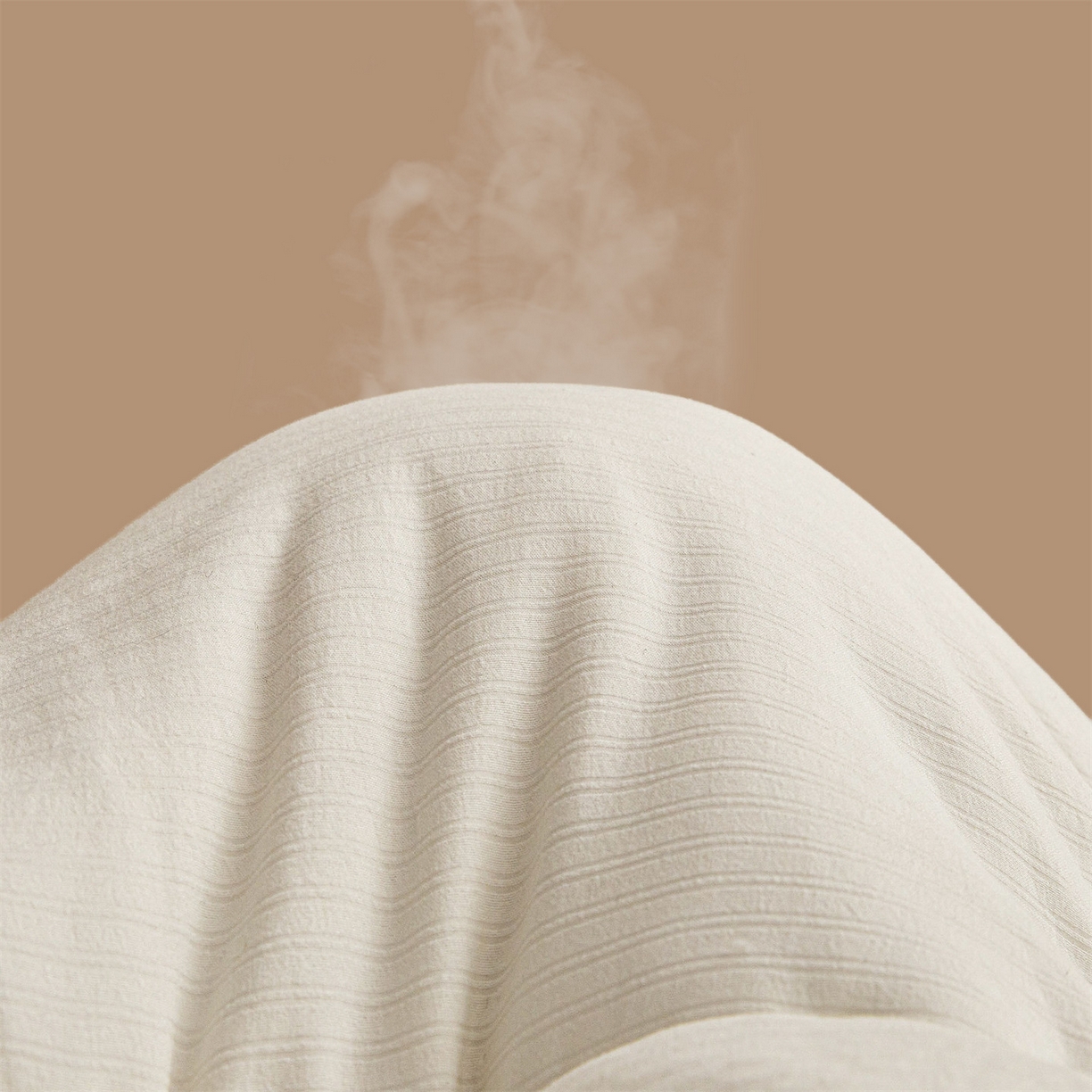 91家纺网 家纺一手货源 找家纺 梵蒂莎 2025新款纯色烫画棉花床垫成人款场景二 云朵白