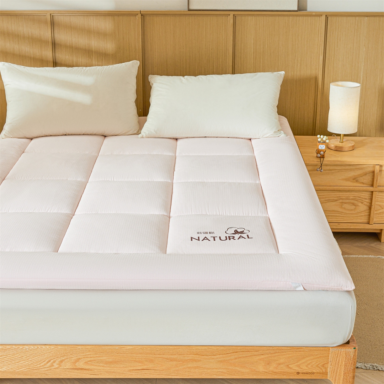 91家纺网 家纺一手货源 找家纺 梵蒂莎 2025新款纯色烫画棉花床垫成人款场景一 樱花粉