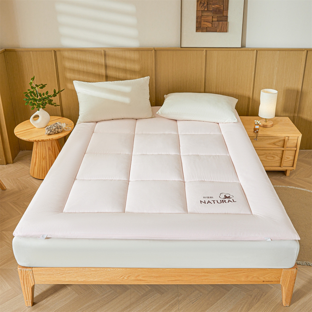 91家纺网 家纺一手货源 找家纺 梵蒂莎 2025新款纯色烫画棉花床垫成人款场景一 樱花粉