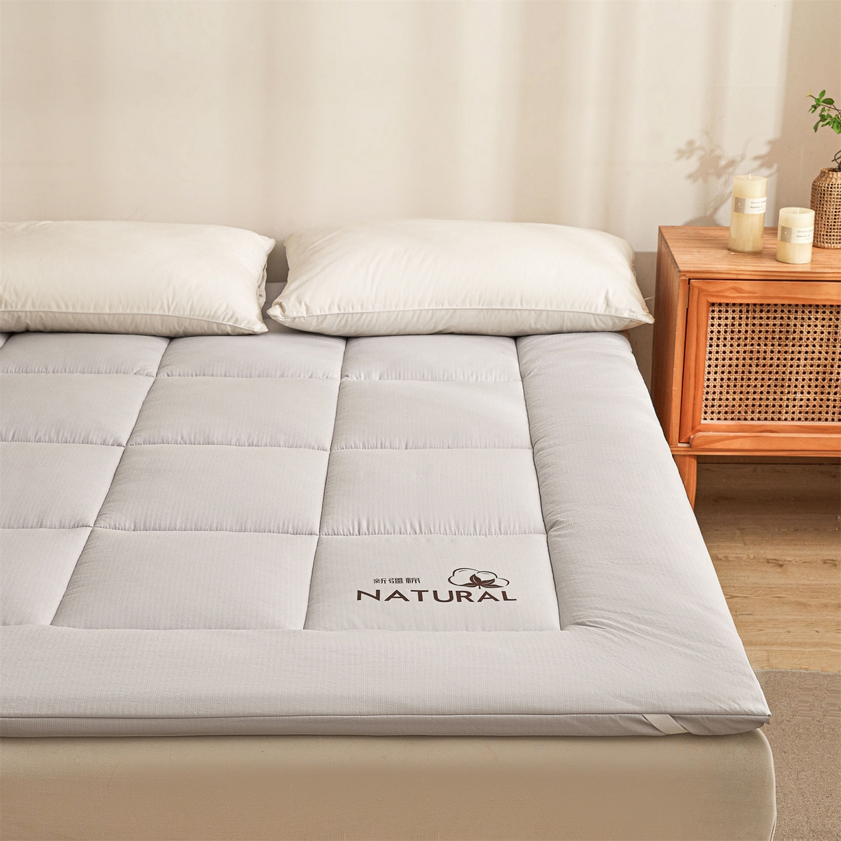 91家纺网 家纺一手货源 找家纺 梵蒂莎 2025新款纯色烫画棉花床垫成人款场景二 星辰灰