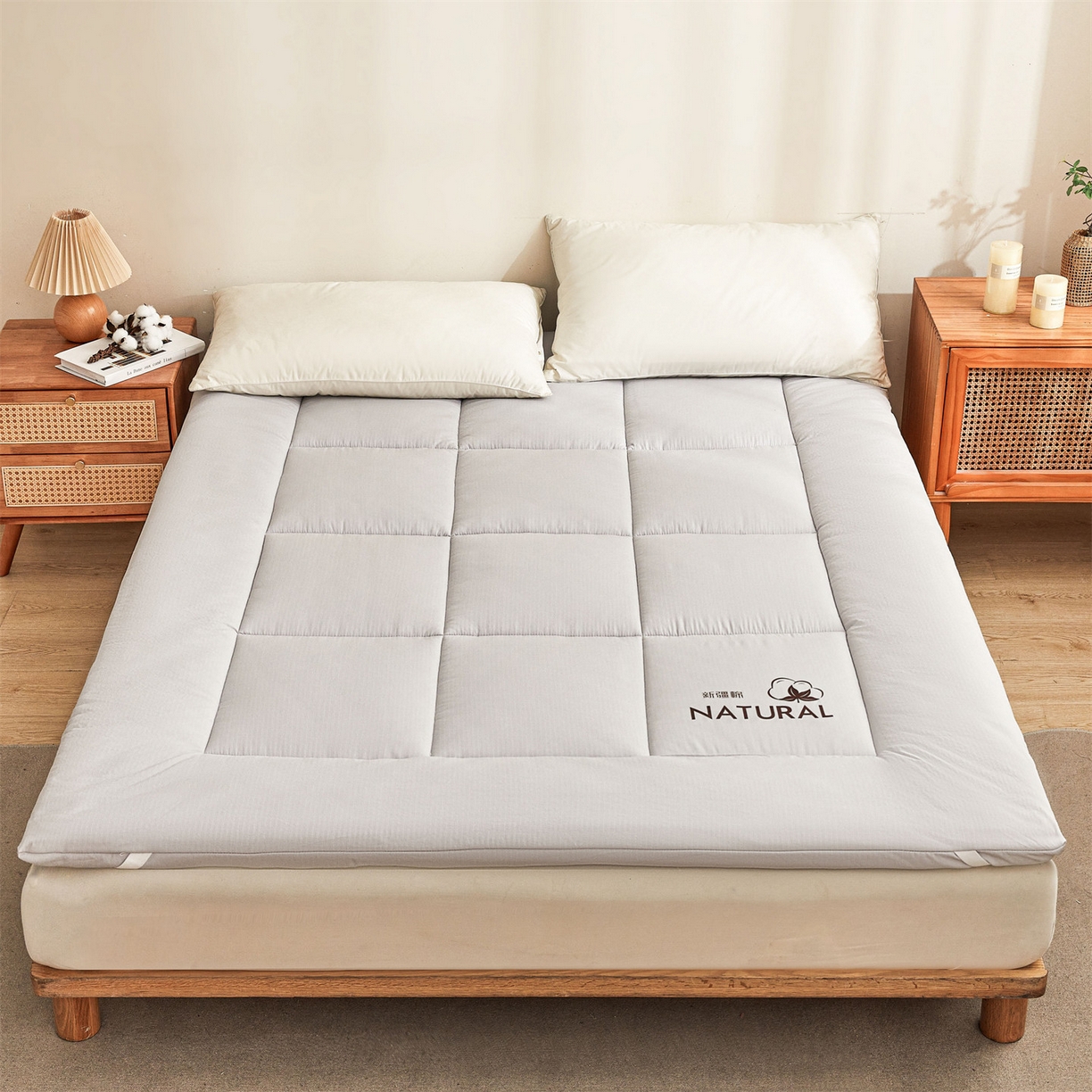 91家纺网 家纺一手货源 找家纺 梵蒂莎 2025新款纯色烫画棉花床垫成人款场景二 星辰灰