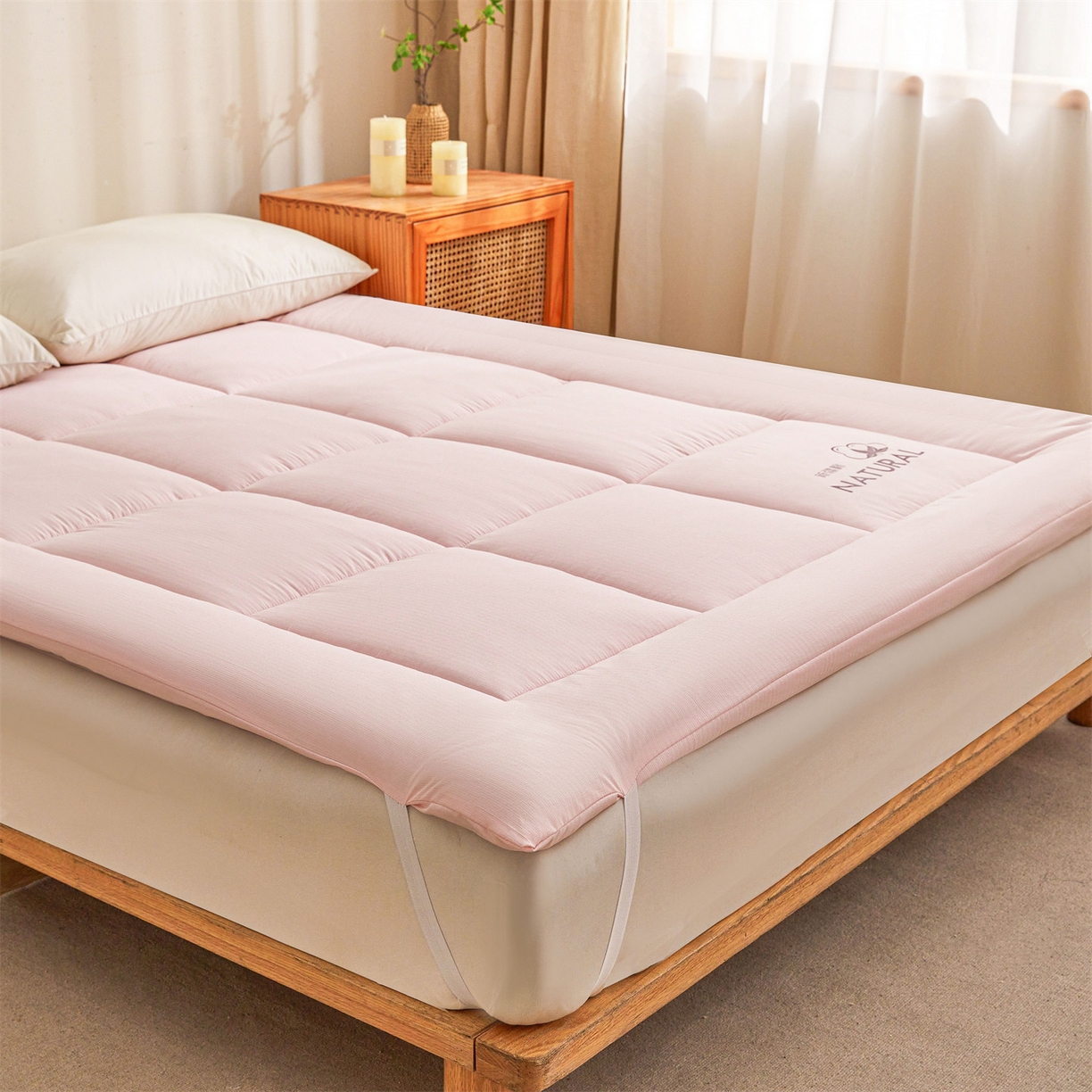 91家纺网 家纺一手货源 找家纺 梵蒂莎 2025新款纯色烫画棉花床垫成人款场景二 玉粉