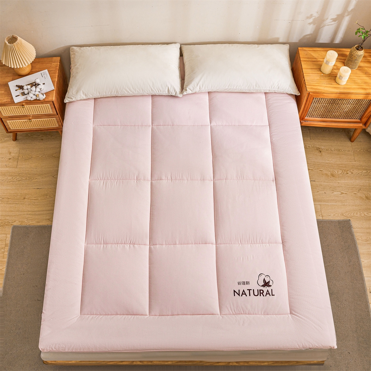 91家纺网 家纺一手货源 找家纺 梵蒂莎 2025新款纯色烫画棉花床垫成人款场景二 玉粉