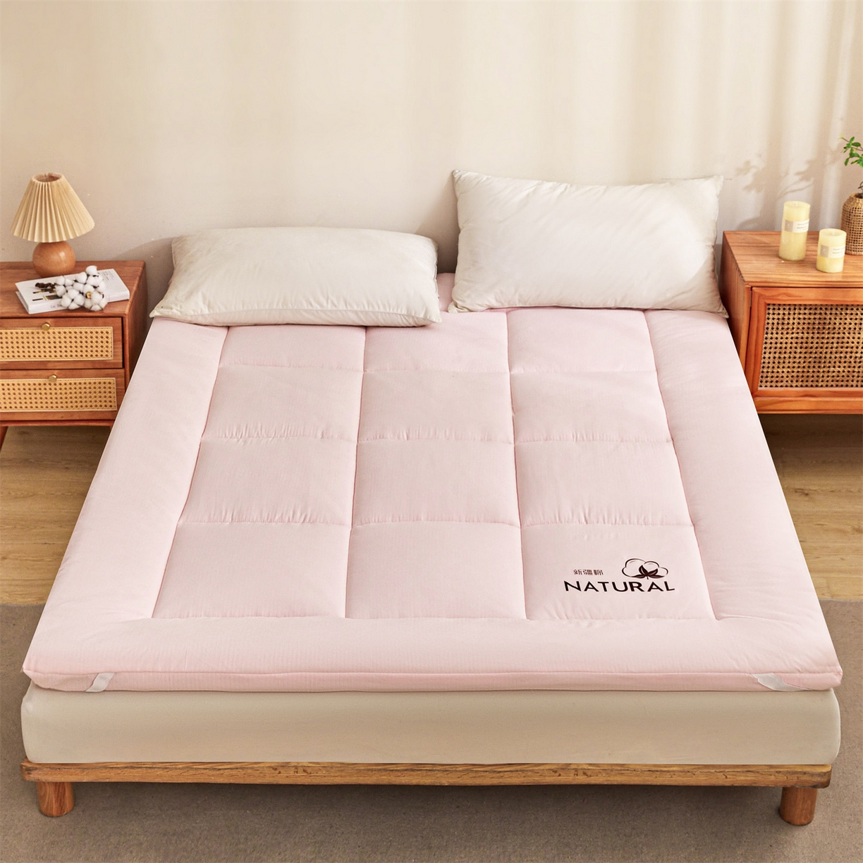 91家纺网 家纺一手货源 找家纺 梵蒂莎 2025新款纯色烫画棉花床垫成人款场景二 玉粉