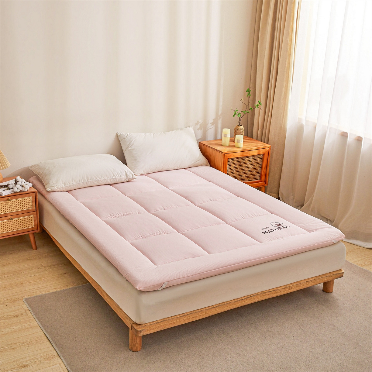 91家纺网 家纺一手货源 找家纺 梵蒂莎 2025新款纯色烫画棉花床垫成人款场景二 玉粉