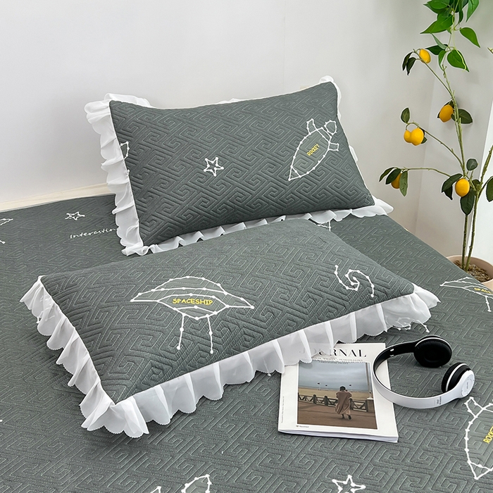 91家纺网 家纺一手货源 找家纺 梦舒羽2025新款夹棉花边双人枕套单人加厚短款枕芯套-单只装 飞船