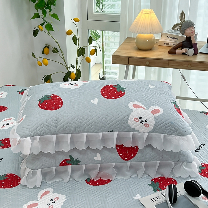 91家纺网 家纺一手货源 找家纺 梦舒羽2025新款夹棉花边双人枕套单人加厚短款枕芯套-单只装 草莓