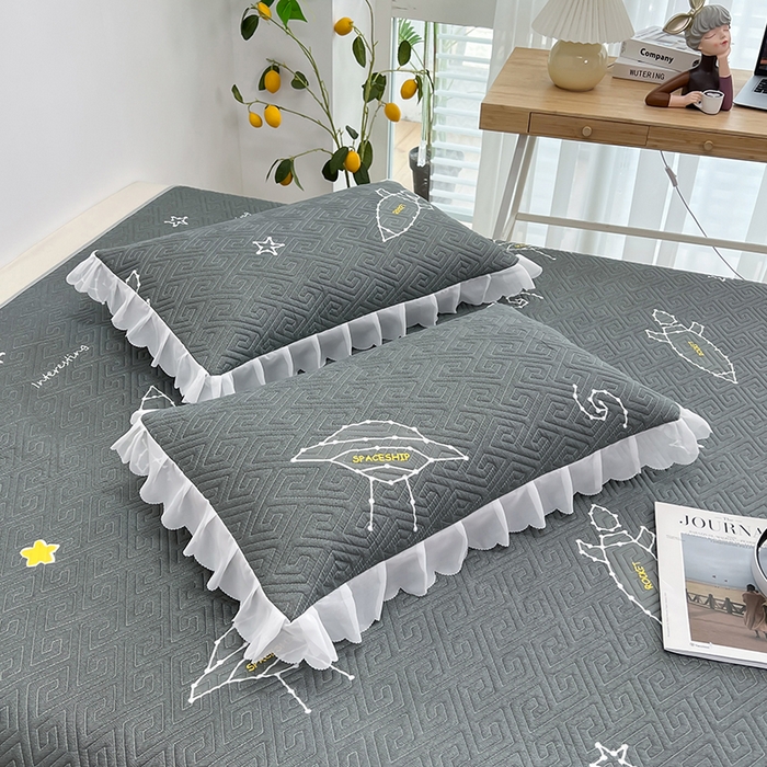 91家纺网 家纺一手货源 找家纺 梦舒羽2025新款夹棉花边双人枕套单人加厚短款枕芯套-单只装 飞船