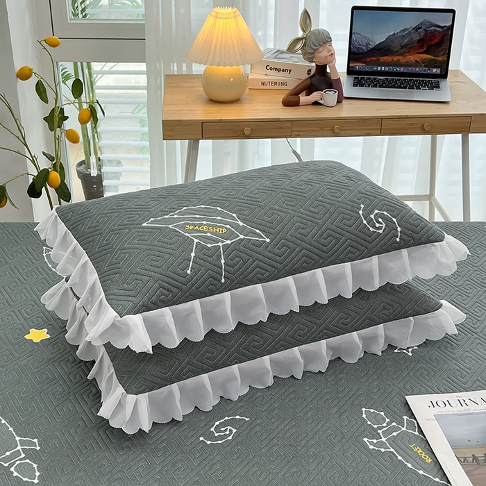 91家纺网 家纺一手货源 找家纺 梦舒羽2025新款夹棉花边双人枕套单人加厚短款枕芯套-单只装 飞船