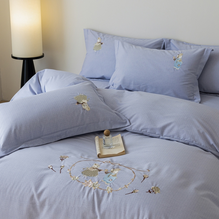 91家纺网 家纺一手货源 找家纺 巧玲珑 2025新款生态四件套卡诺其-绅士灰