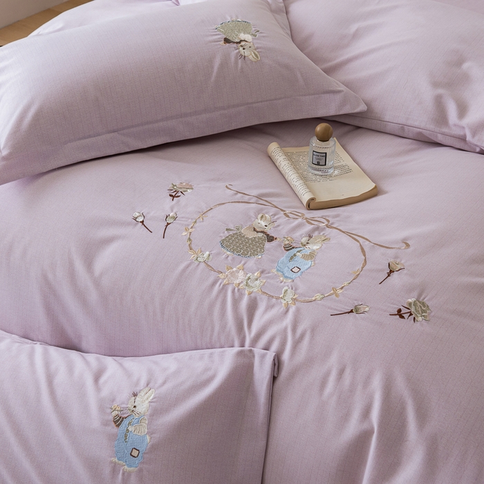 91家纺网 家纺一手货源 找家纺 巧玲珑 2025新款生态四件套卡诺其-香芋紫