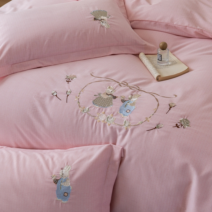 91家纺网 家纺一手货源 找家纺 巧玲珑 2025新款生态四件套卡诺其-樱花粉