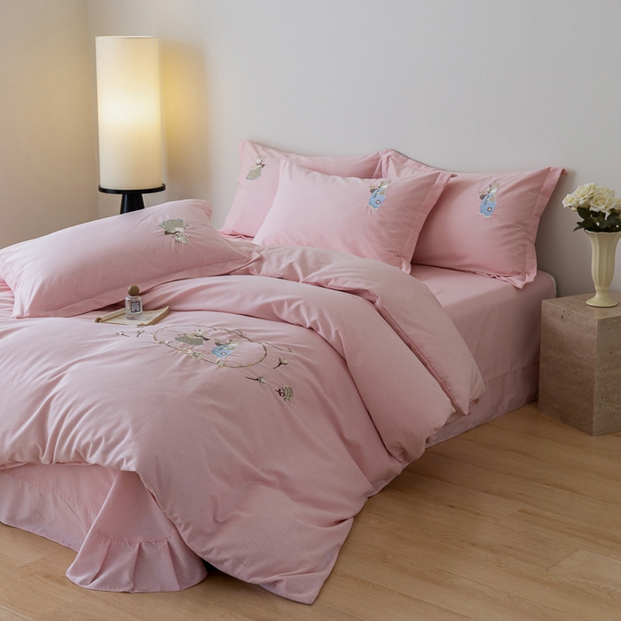 91家纺网 家纺一手货源 找家纺 巧玲珑 2025新款生态四件套卡诺其-樱花粉