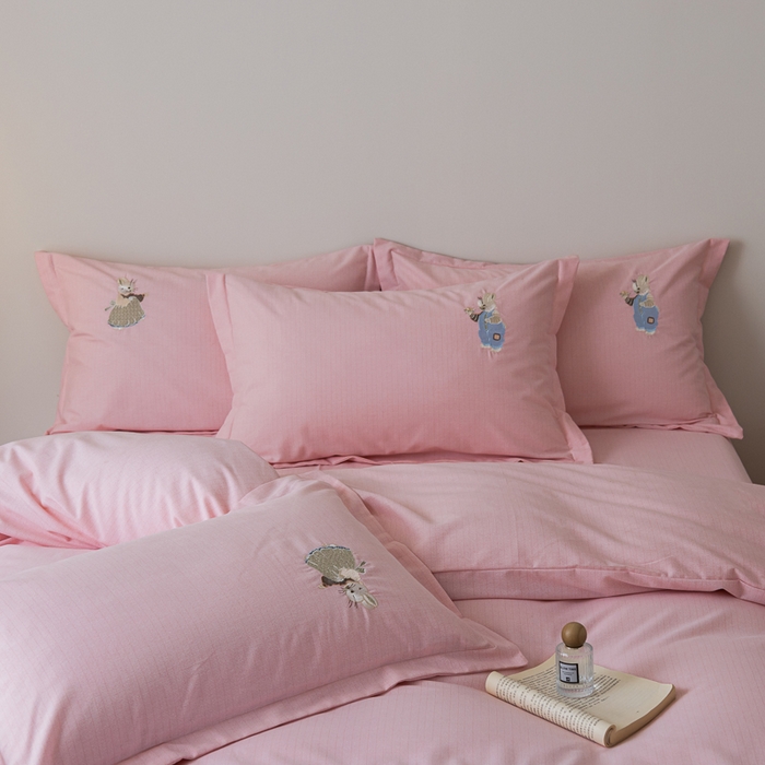 91家纺网 家纺一手货源 找家纺 巧玲珑 2025新款生态四件套卡诺其-樱花粉