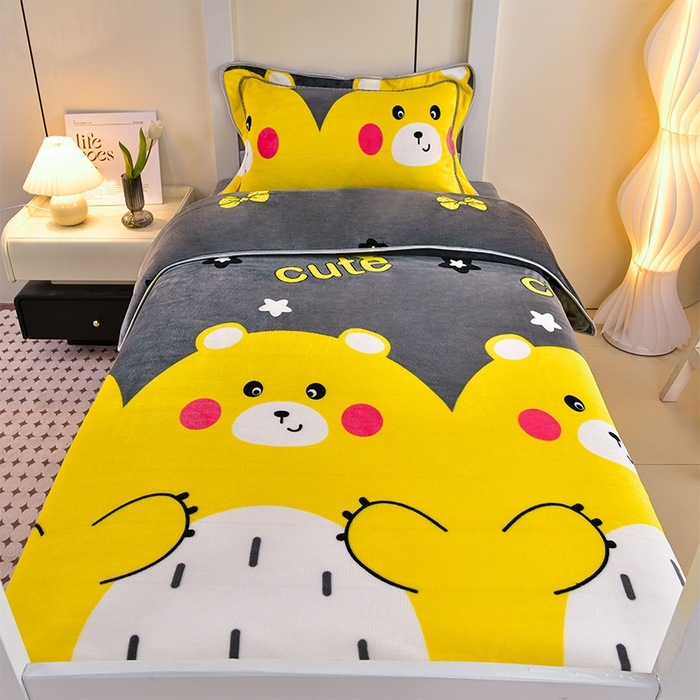 91家纺网 家纺一手货源 找家纺 缘莉娜家纺 2025新款牛奶绒印花学生宿舍三件套上下铺三件套 抱抱熊