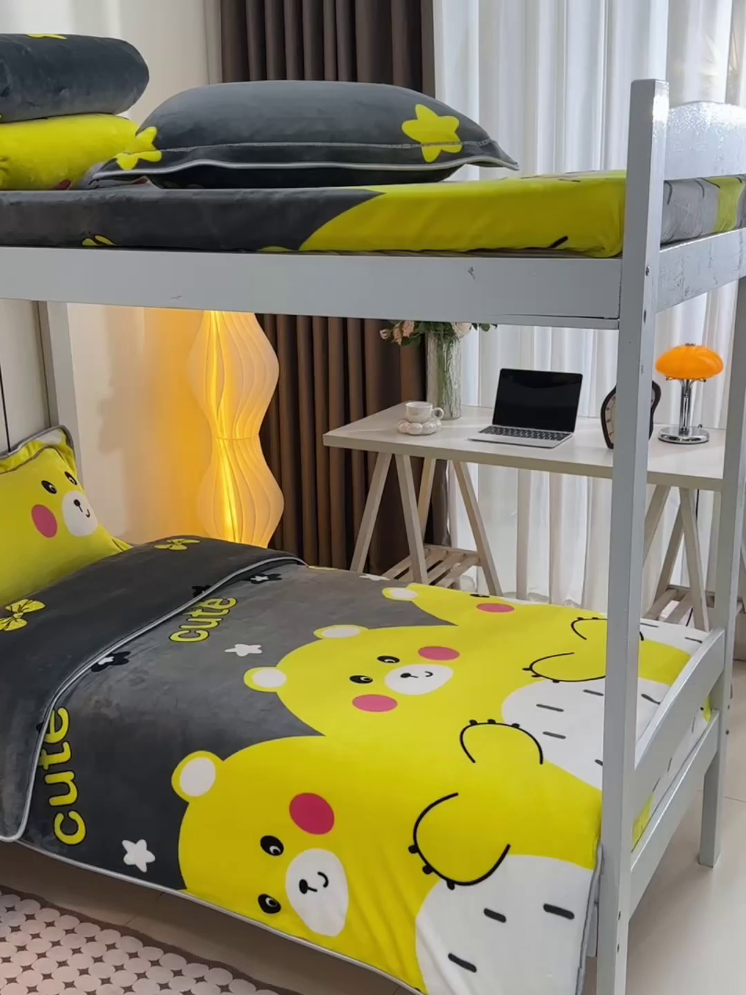 91家纺网 家纺一手货源 找家纺 缘莉娜家纺 2025新款牛奶绒印花学生宿舍三件套上下铺三件套 抱抱熊