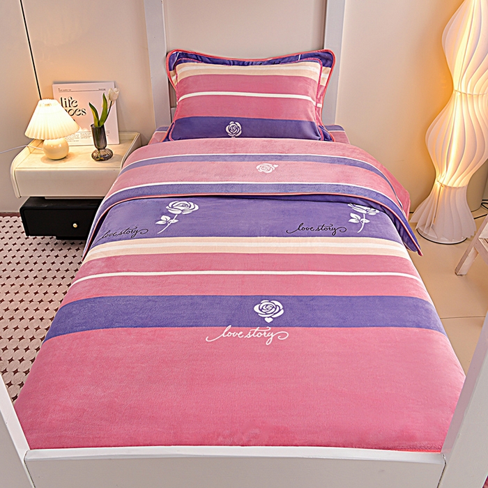 91家纺网 家纺一手货源 找家纺 缘莉娜家纺 2025新款牛奶绒印花学生宿舍三件套上下铺三件套 玫瑰的故事