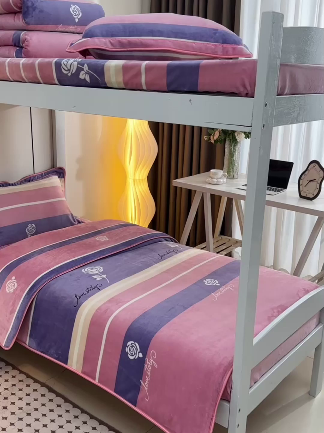 91家纺网 家纺一手货源 找家纺 缘莉娜家纺 2025新款牛奶绒印花学生宿舍三件套上下铺三件套 玫瑰的故事