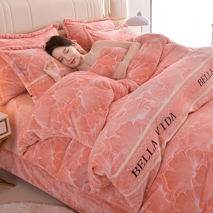 91家纺网 家纺一手货源 找家纺 (总）曼尼2025新品高克重直播印花牛奶绒四件套床裙款法莱绒金貂珊瑚绒