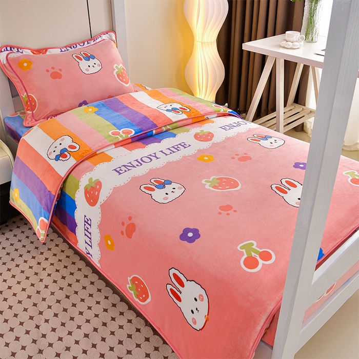 91家纺网 家纺一手货源 找家纺 缘莉娜家纺 2025新款牛奶绒印花学生宿舍三件套上下铺三件套 兔兔乐园