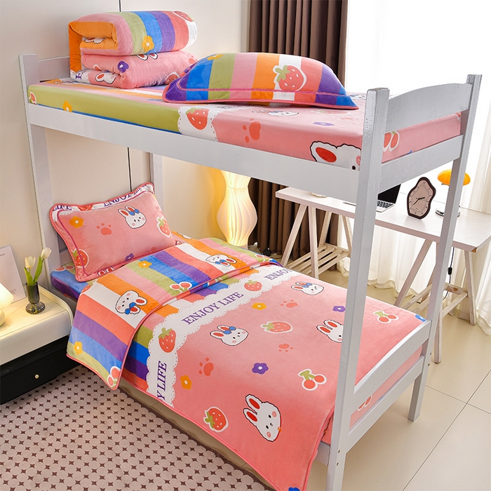 91家纺网 家纺一手货源 找家纺 缘莉娜家纺 2025新款牛奶绒印花学生宿舍三件套上下铺三件套 兔兔乐园