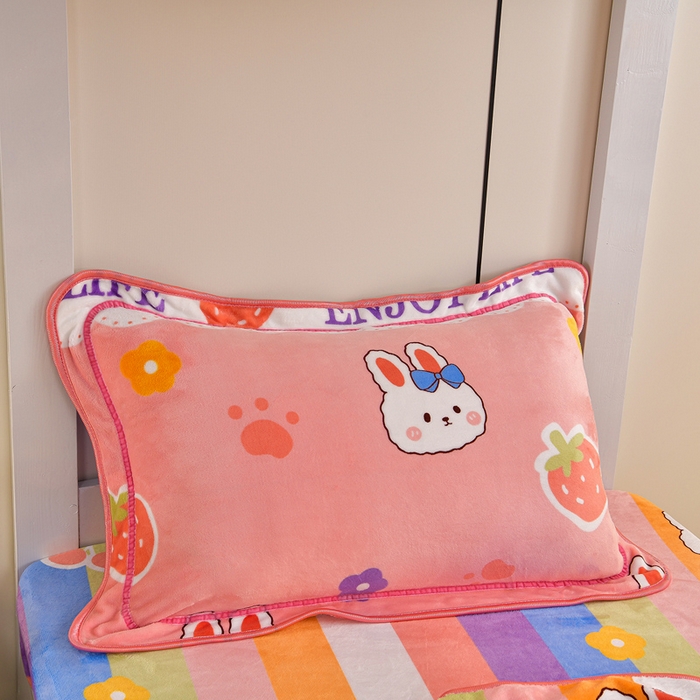 91家纺网 家纺一手货源 找家纺 缘莉娜家纺 2025新款牛奶绒印花学生宿舍三件套上下铺三件套 兔兔乐园