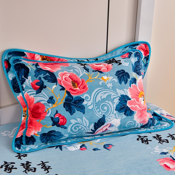 91家纺网 家纺一手货源 找家纺 缘莉娜家纺 2025新款牛奶绒印花学生宿舍三件套上下铺三件套 家和万事兴