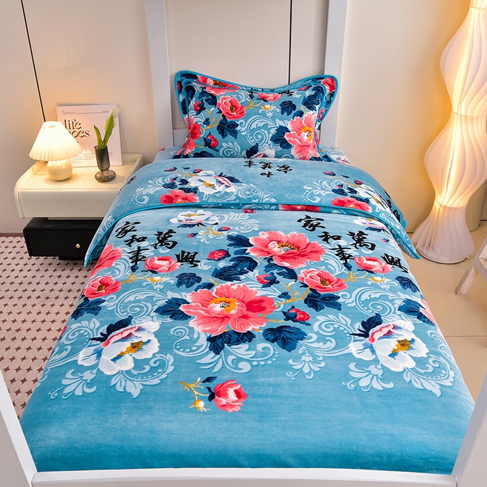 91家纺网 家纺一手货源 找家纺 缘莉娜家纺 2025新款牛奶绒印花学生宿舍三件套上下铺三件套 家和万事兴