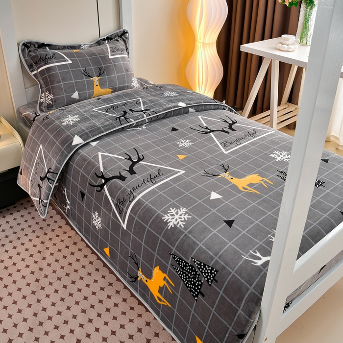 91家纺网 家纺一手货源 找家纺 缘莉娜家纺 2025新款牛奶绒印花学生宿舍三件套上下铺三件套 鹿上时空