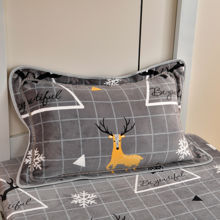 91家纺网 家纺一手货源 找家纺 缘莉娜家纺 2025新款牛奶绒印花学生宿舍三件套上下铺三件套 鹿上时空