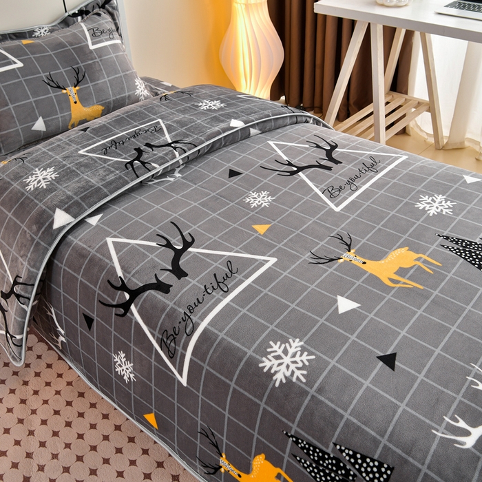 91家纺网 家纺一手货源 找家纺 缘莉娜家纺 2025新款牛奶绒印花学生宿舍三件套上下铺三件套 鹿上时空