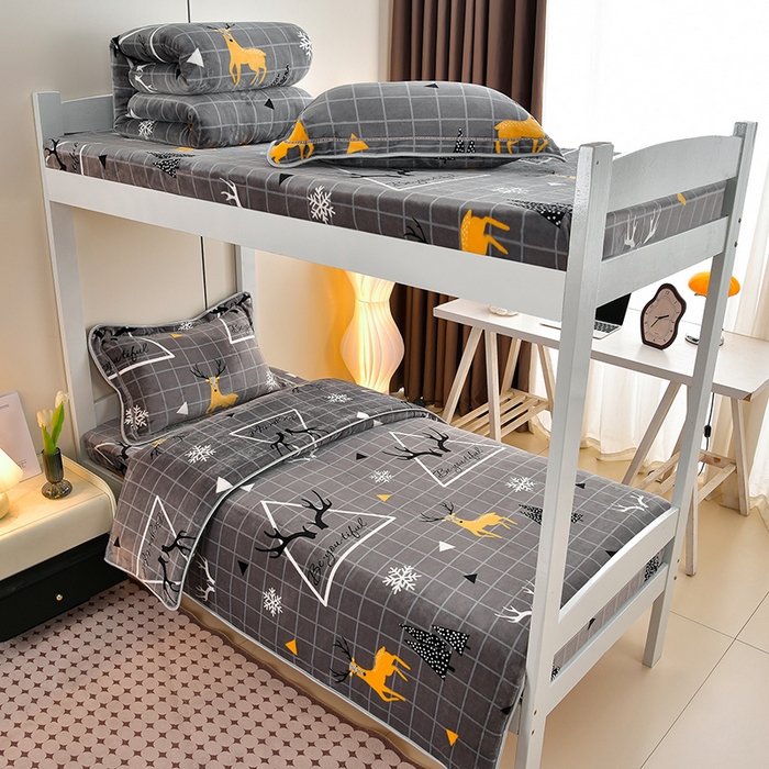 91家纺网 家纺一手货源 找家纺 缘莉娜家纺 2025新款牛奶绒印花学生宿舍三件套上下铺三件套 鹿上时空