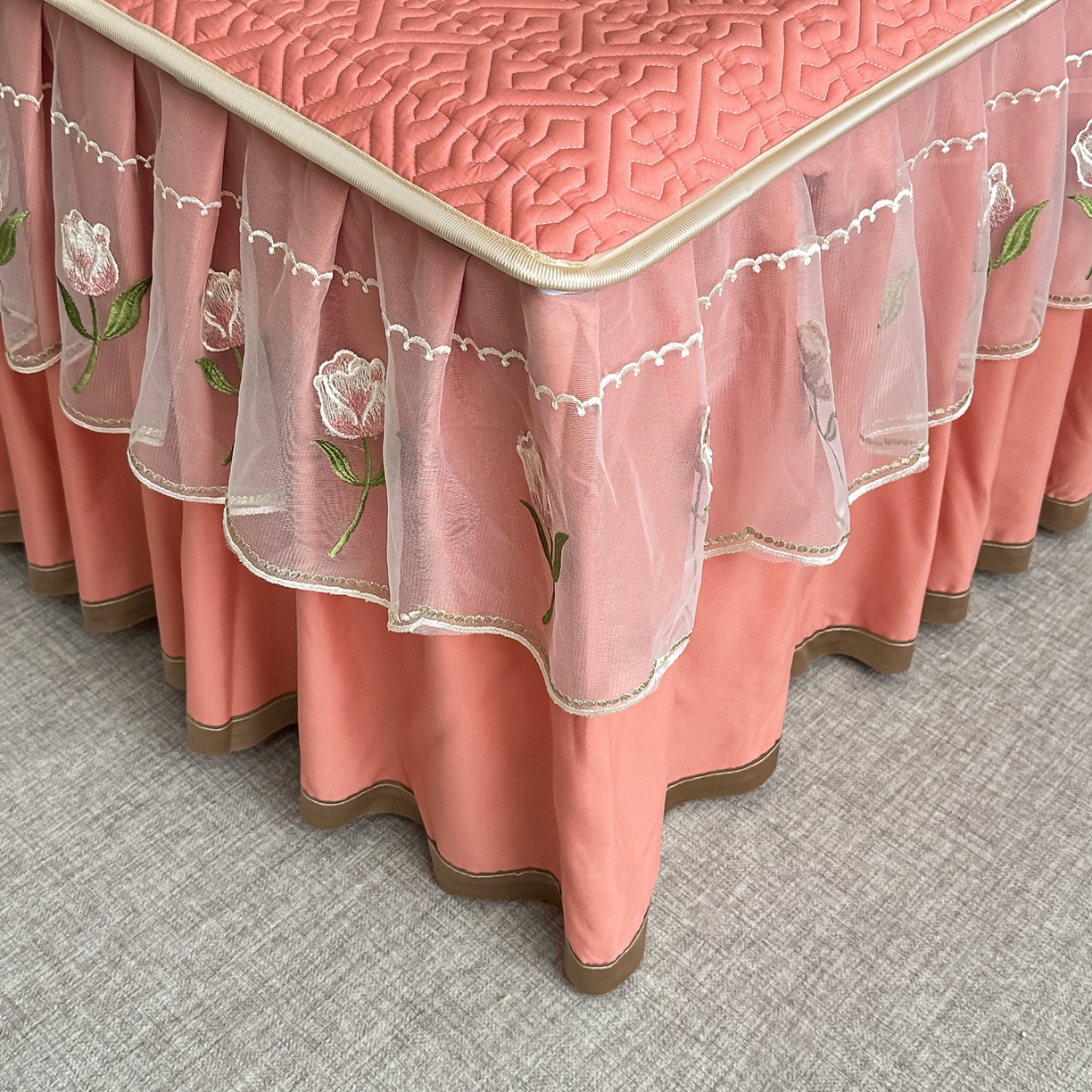 91家纺网 家纺一手货源 找家纺 （总）手艺人家纺 2025新款全棉纯棉绗缝单床裙C01 床裙单件