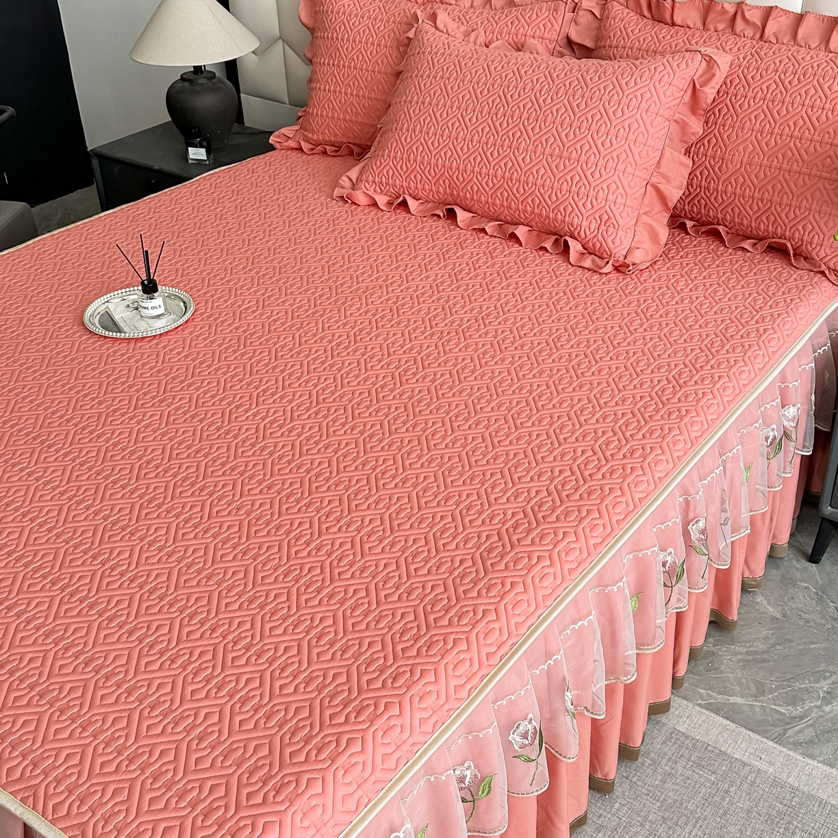 91家纺网 家纺一手货源 找家纺 （总）手艺人家纺 2025新款全棉纯棉绗缝单床裙C01 床裙单件