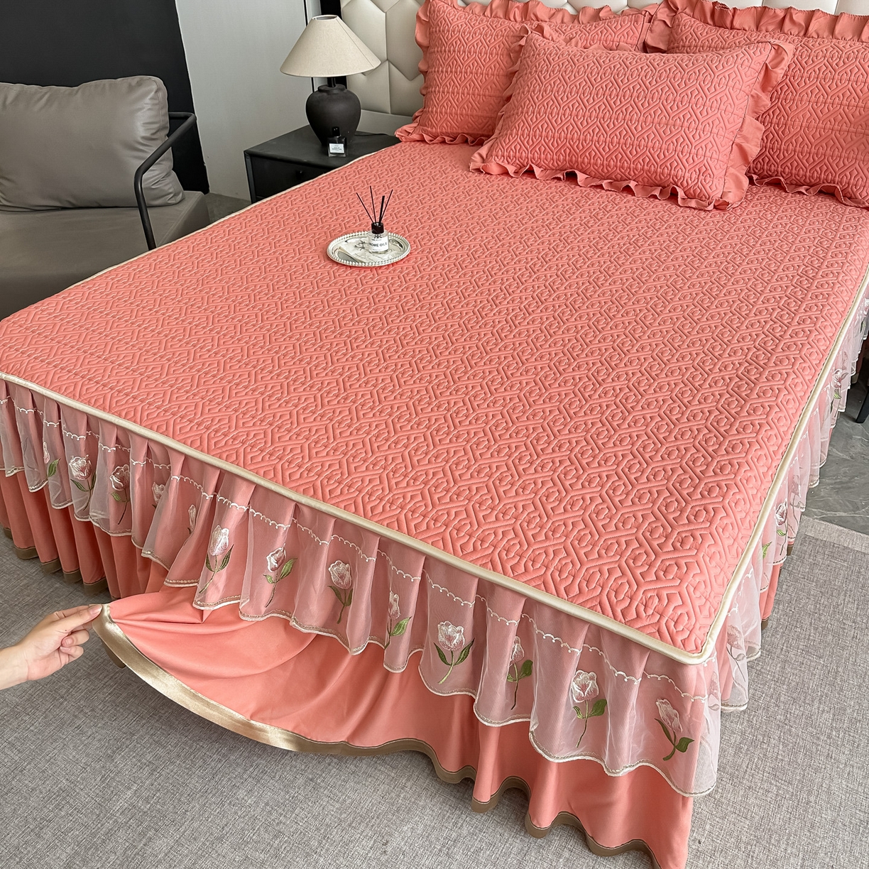 91家纺网 家纺一手货源 找家纺 （总）手艺人家纺 2025新款全棉纯棉绗缝单床裙C01 床裙单件