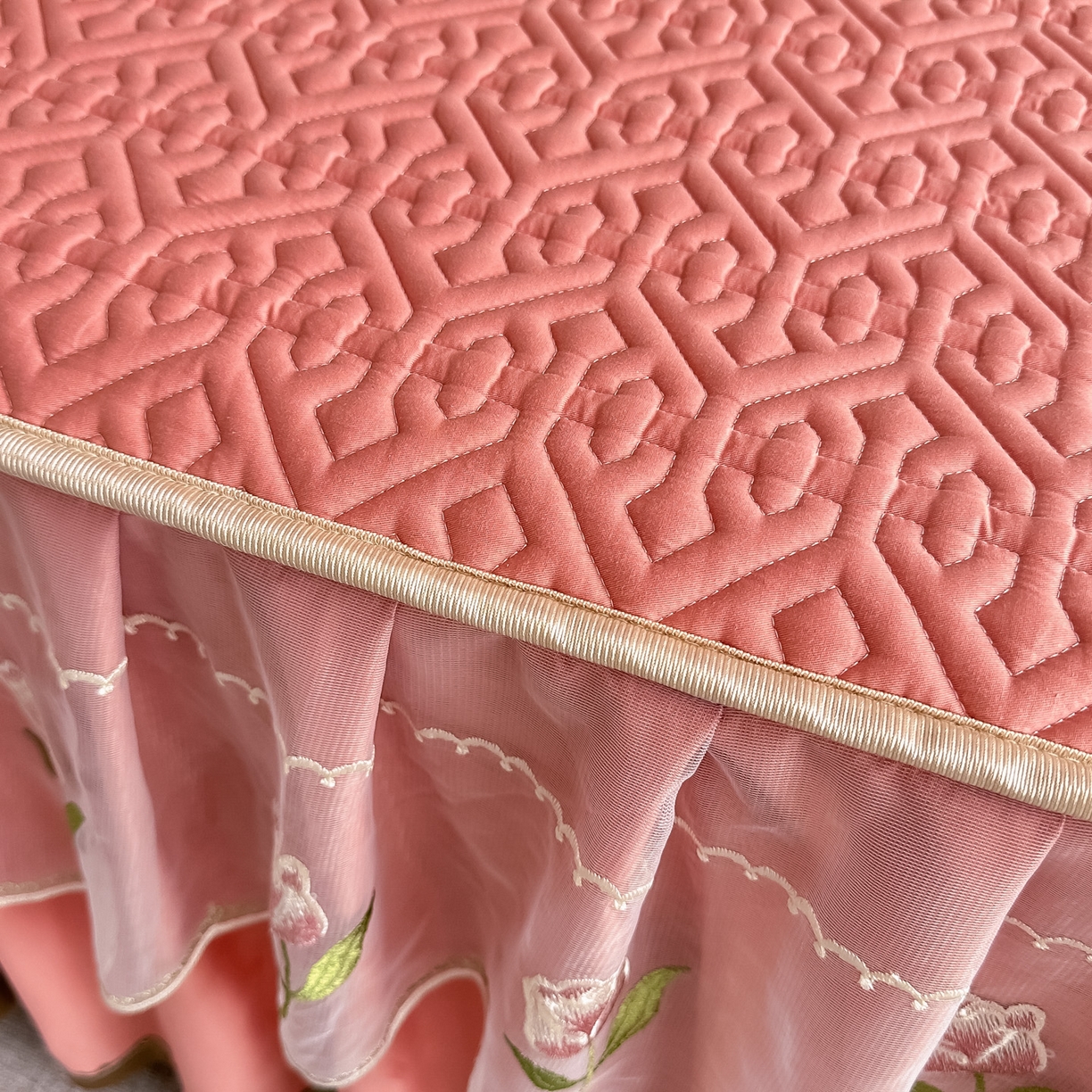 91家纺网 家纺一手货源 找家纺 （总）手艺人家纺 2025新款全棉纯棉绗缝单床裙C01 床裙单件