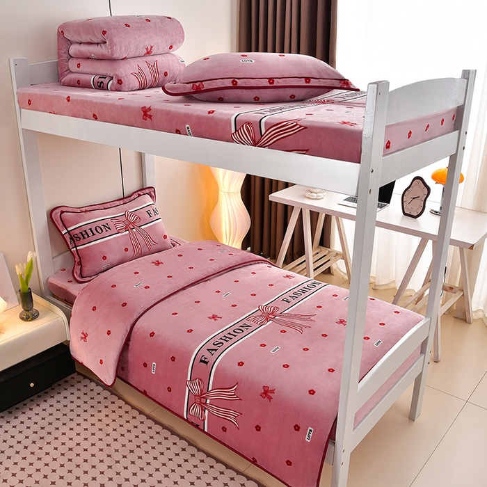 91家纺网 家纺一手货源 找家纺 缘莉娜家纺 2025新款牛奶绒印花学生宿舍三件套上下铺三件套 甜蜜蜜