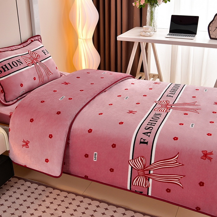 91家纺网 家纺一手货源 找家纺 缘莉娜家纺 2025新款牛奶绒印花学生宿舍三件套上下铺三件套 甜蜜蜜