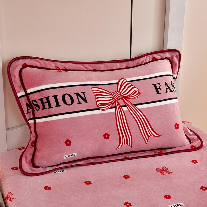 91家纺网 家纺一手货源 找家纺 缘莉娜家纺 2025新款牛奶绒印花学生宿舍三件套上下铺三件套 甜蜜蜜