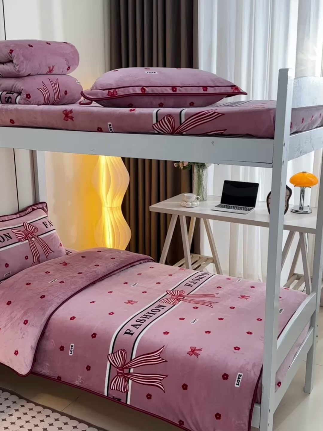 91家纺网 家纺一手货源 找家纺 缘莉娜家纺 2025新款牛奶绒印花学生宿舍三件套上下铺三件套 甜蜜蜜