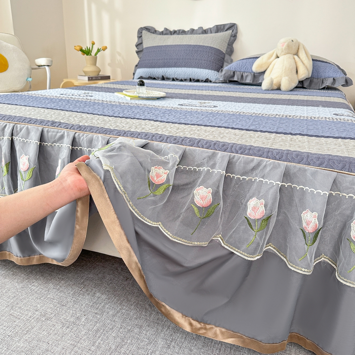 91家纺网 家纺一手货源 找家纺 （总）手艺人家纺 2025新款全棉纯棉绗缝单床裙C02-C15 床裙单件