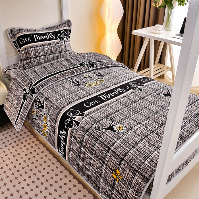 91家纺网 家纺一手货源 找家纺 缘莉娜家纺 2025新款牛奶绒印花学生宿舍三件套上下铺三件套 一路相伴