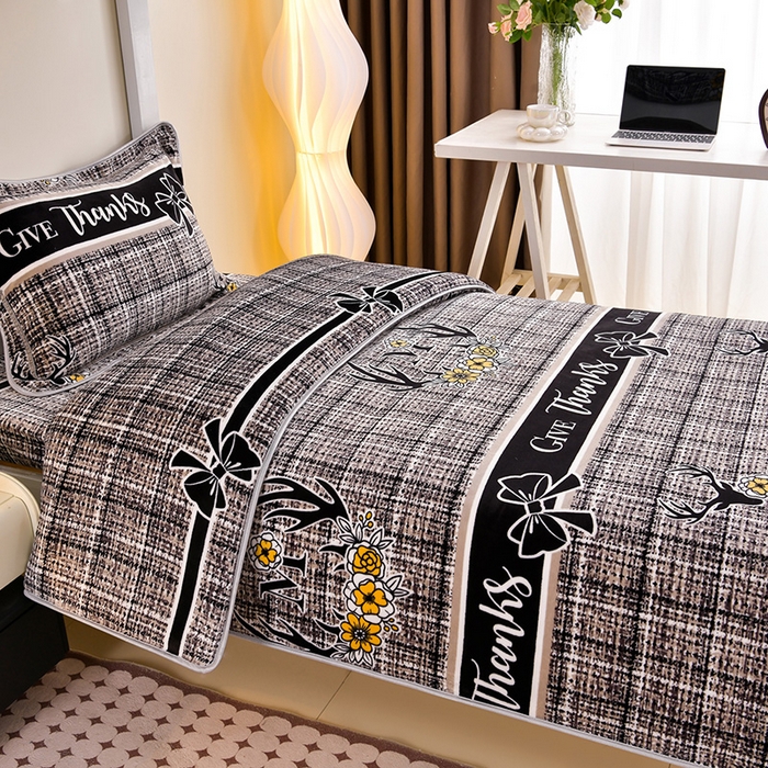 91家纺网 家纺一手货源 找家纺 缘莉娜家纺 2025新款牛奶绒印花学生宿舍三件套上下铺三件套 一路相伴