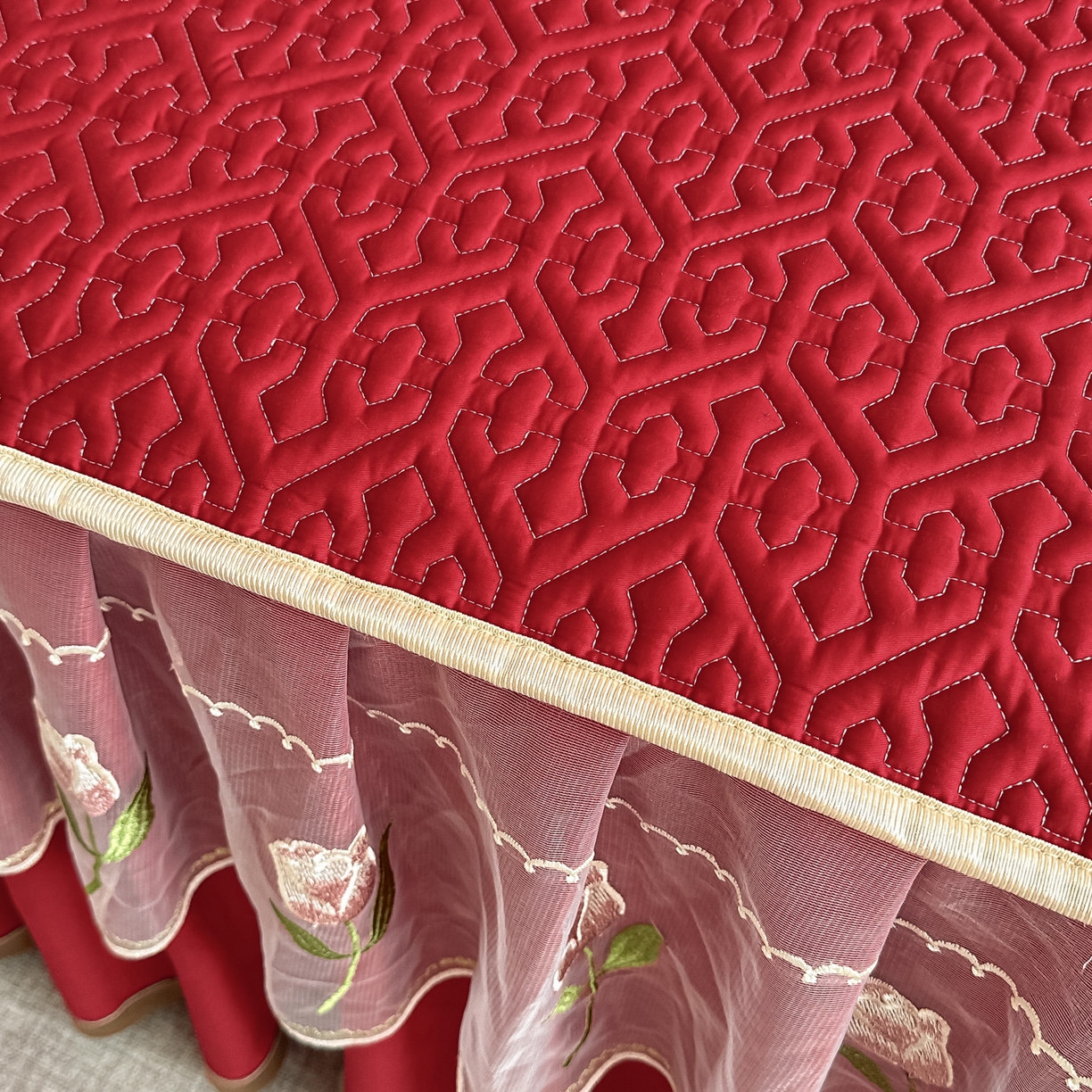 91家纺网 家纺一手货源 找家纺 手艺人家纺 2025新款全棉纯棉绗缝单床裙C01 床裙单件 床裙C01红