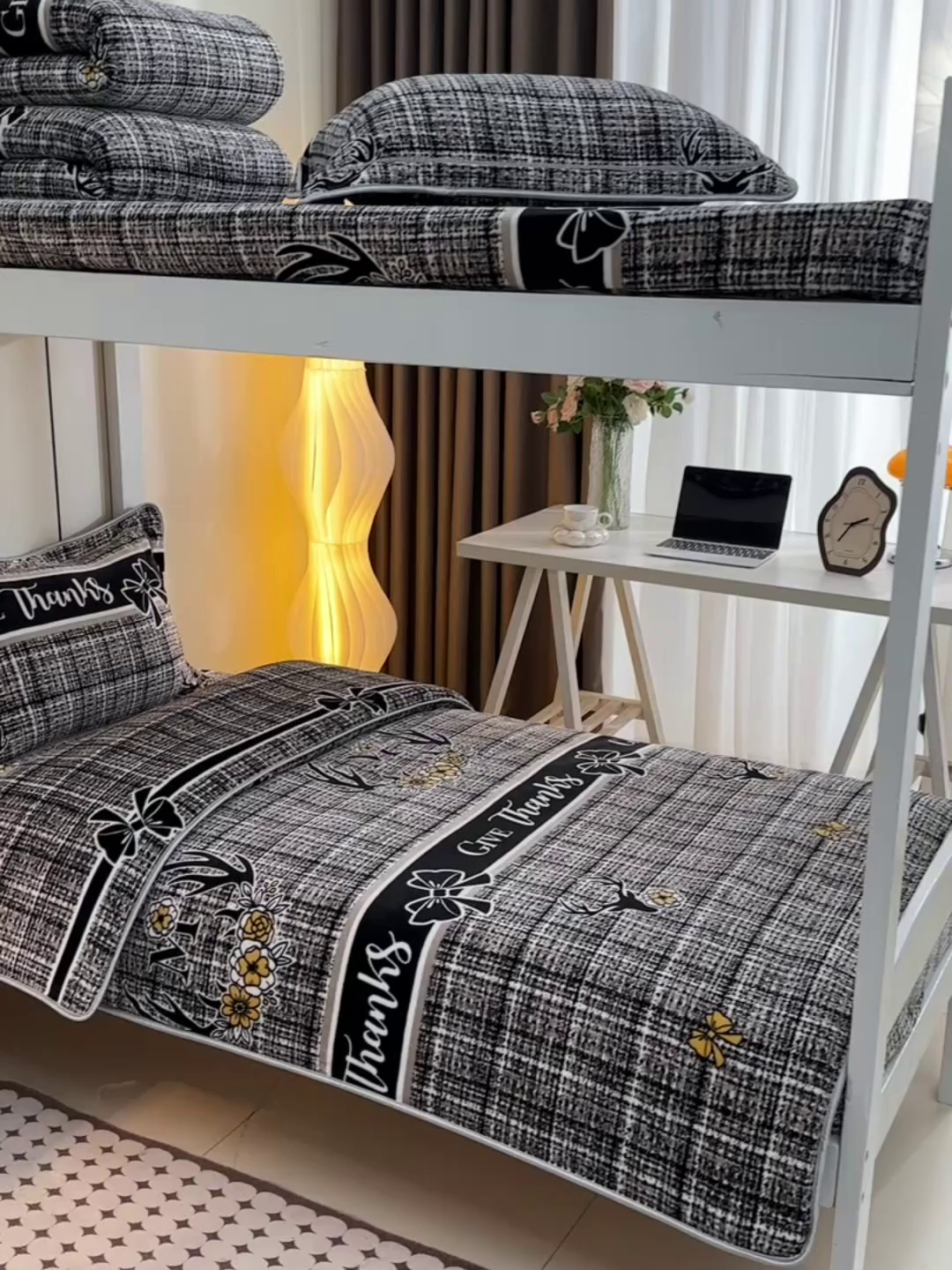 91家纺网 家纺一手货源 找家纺 缘莉娜家纺 2025新款牛奶绒印花学生宿舍三件套上下铺三件套 一路相伴