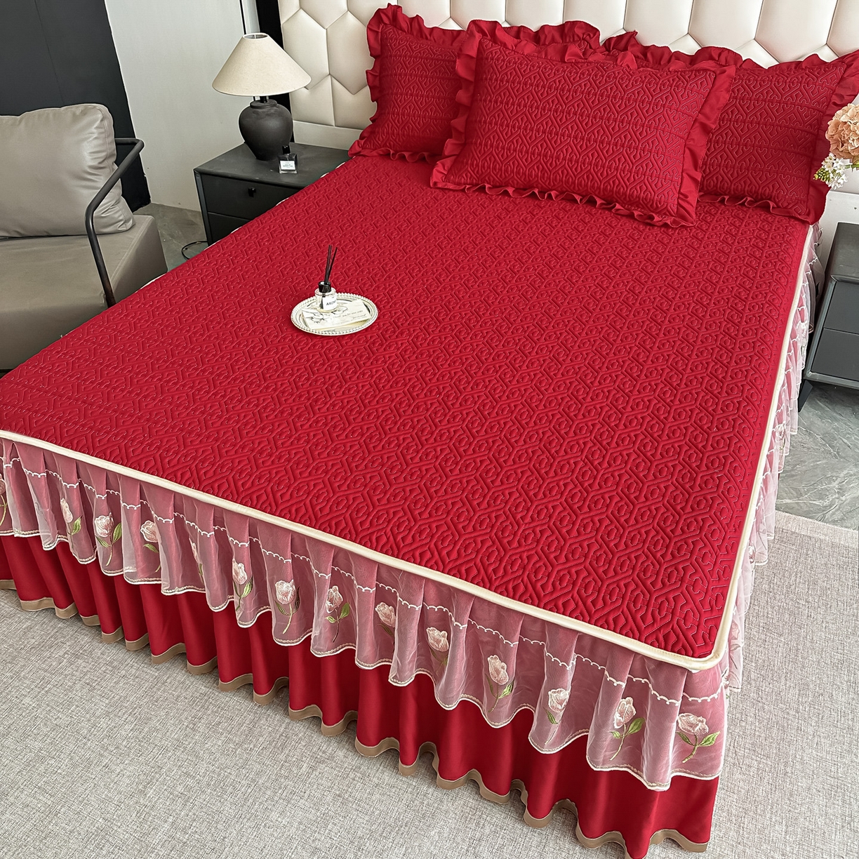 91家纺网 家纺一手货源 找家纺 手艺人家纺 2025新款全棉纯棉绗缝单床裙C01 床裙单件 床裙C01红