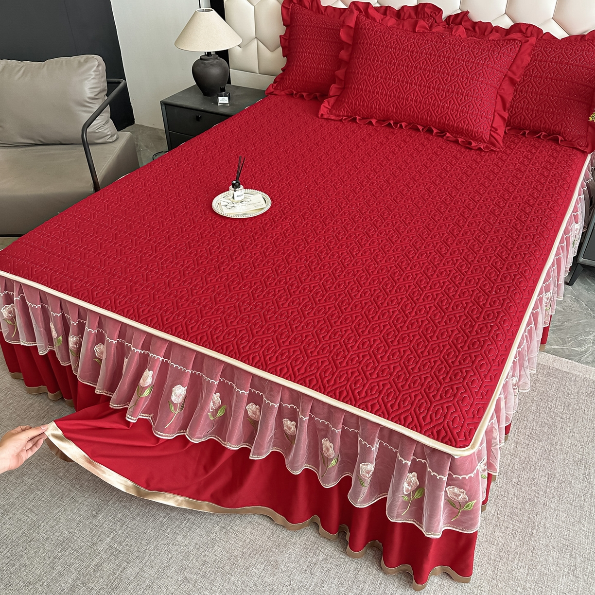 91家纺网 家纺一手货源 找家纺 手艺人家纺 2025新款全棉纯棉绗缝单床裙C01 床裙单件 床裙C01红